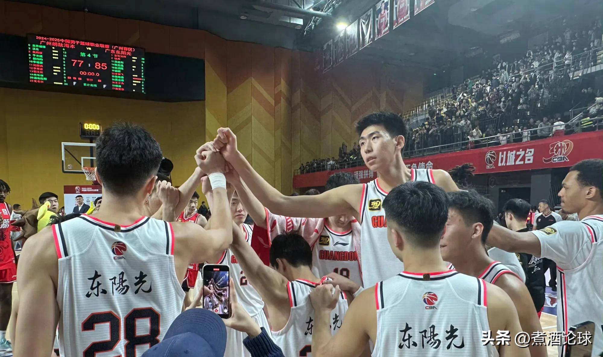 球队取得连胜，引发球迷狂热气氛