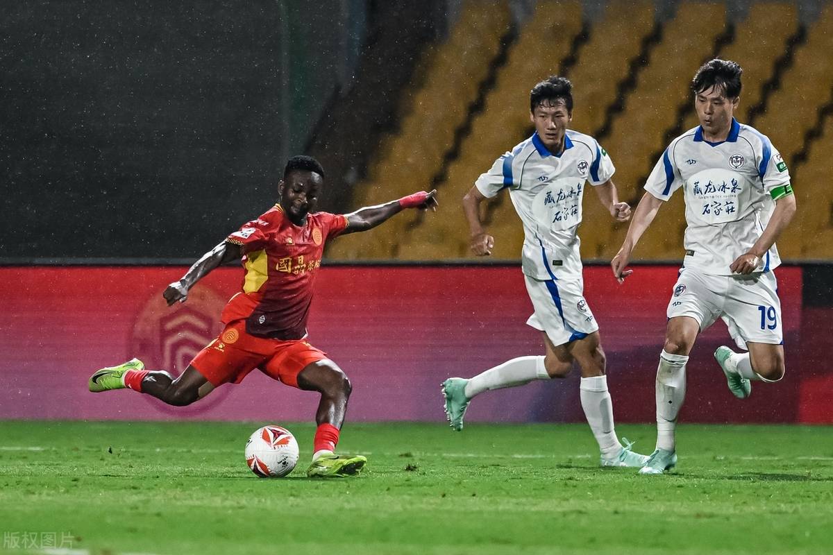 马赛队险胜对手，积分追平领头羊的简单介绍