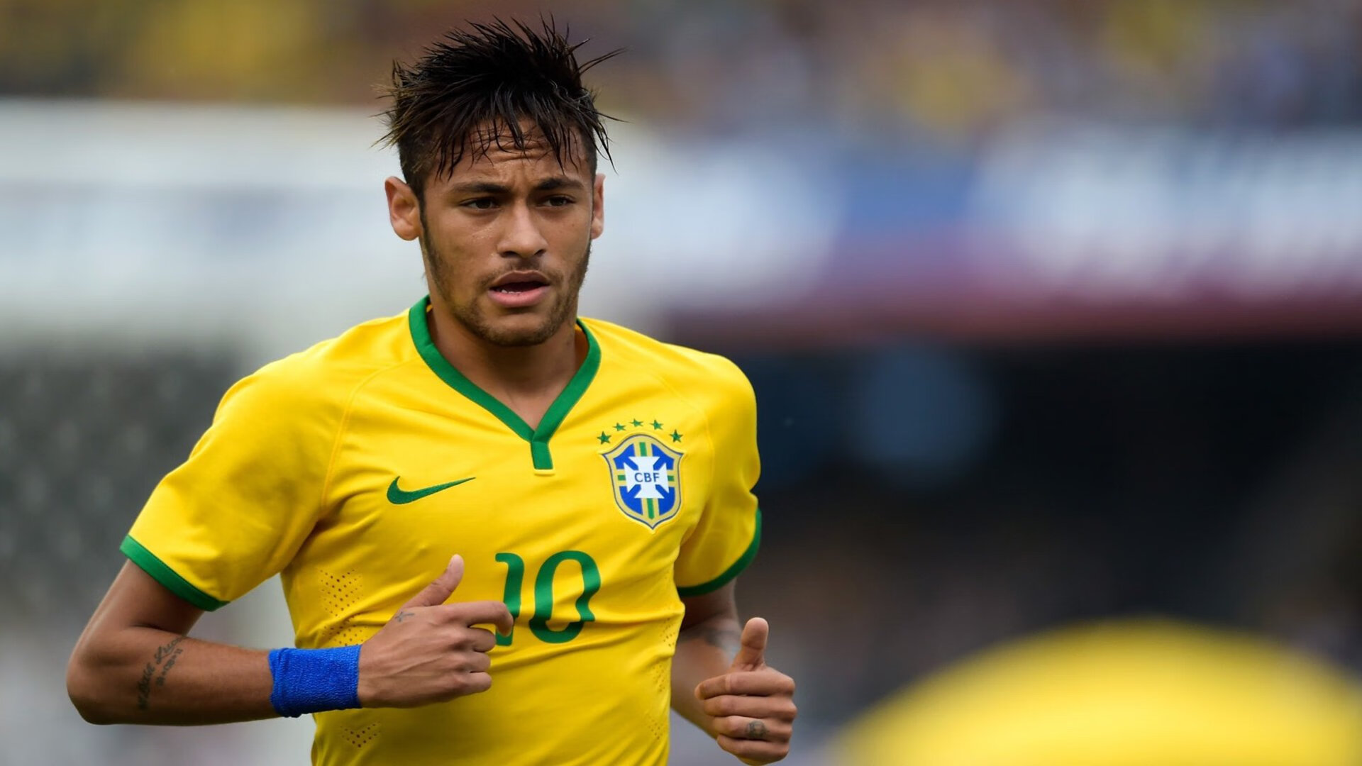 出色防守首场状态出色,巴塞罗那观众沸腾!,梅西重返赛场赢得满堂喝彩